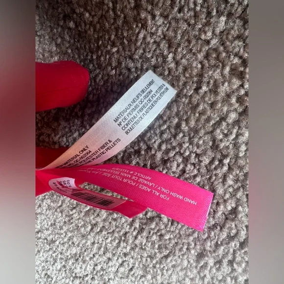 *RARE* Victoria’s Secret PINK Canada mini dog NWT - Picture 3 of 7